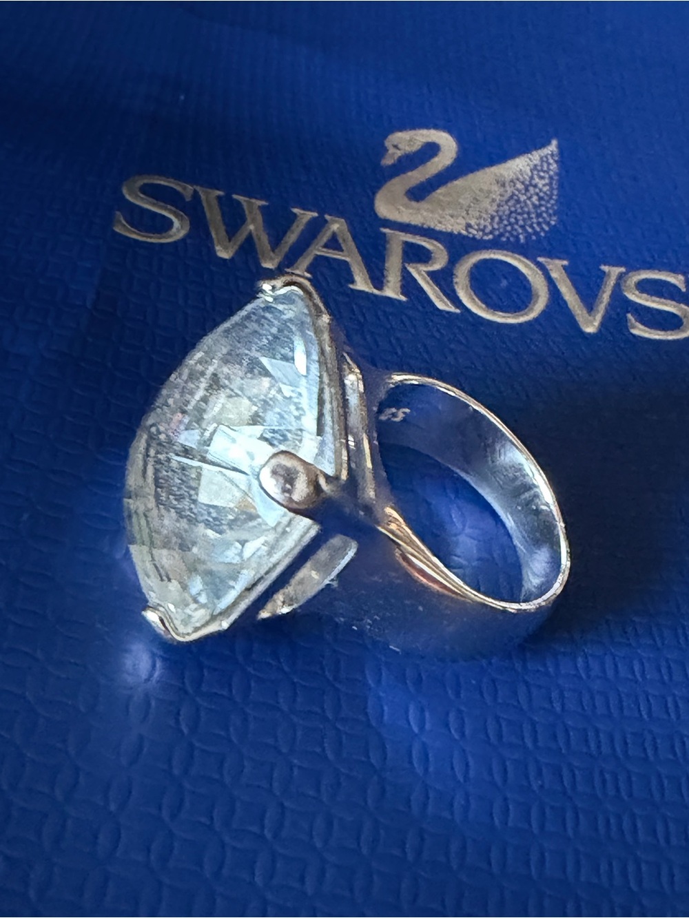 LARGE SWAROVSKI COCKTAIL RING - Picture 3 of 13